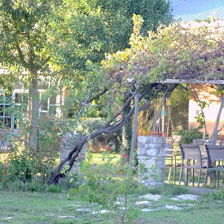 Hotel Mas Du Petit Claux Barbentane Esterno foto