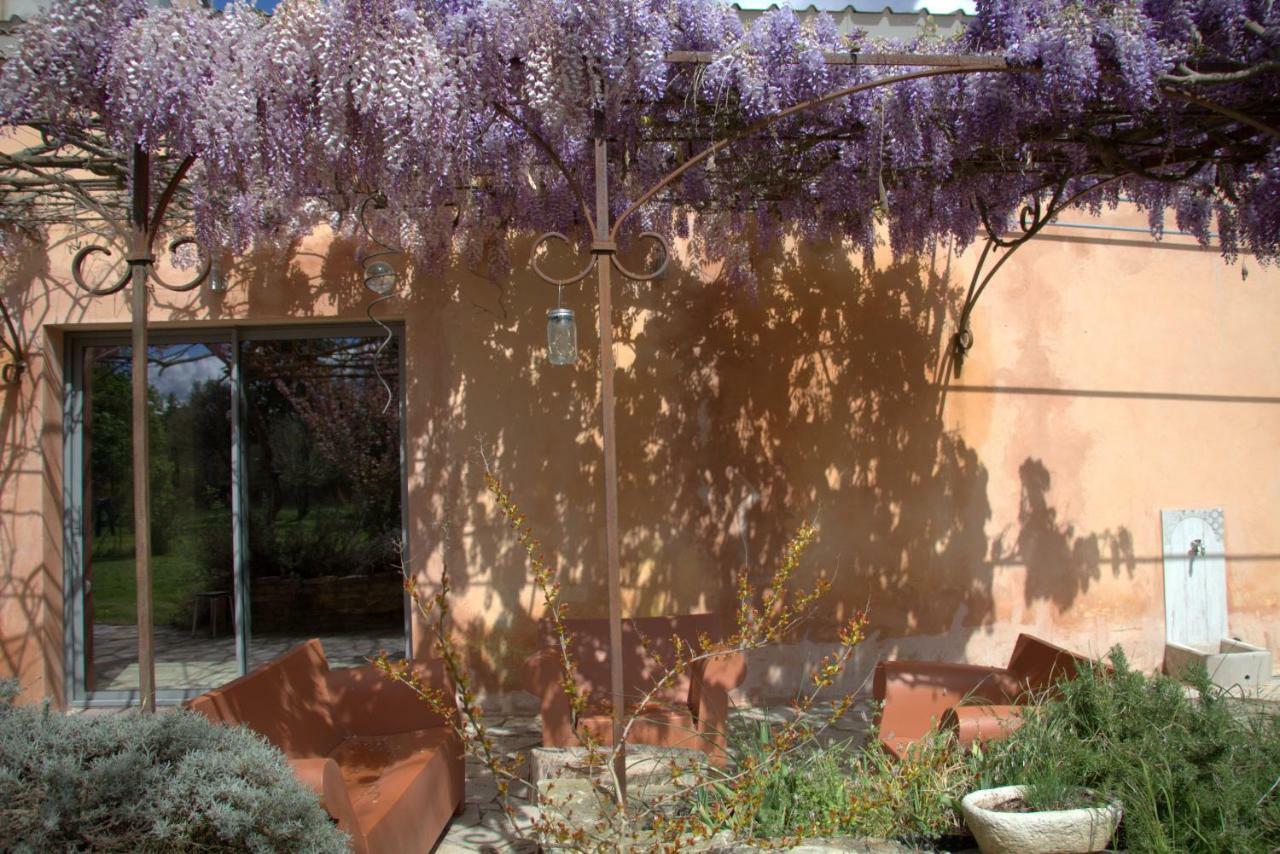 Hotel Mas Du Petit Claux Barbentane Esterno foto